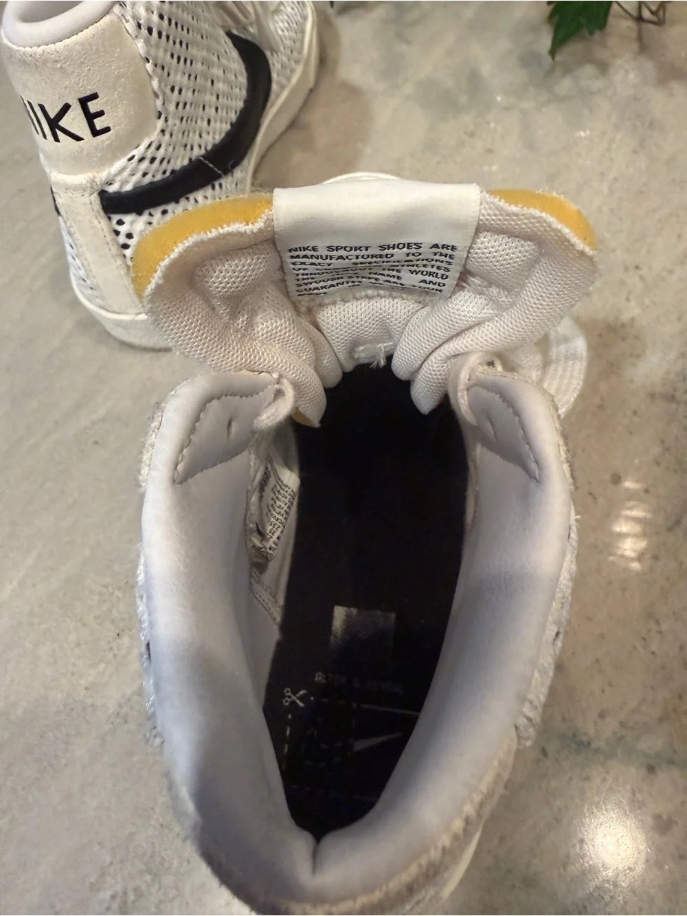 Nike Blazer Mid 77 SE Alter Reveal White Black Sneakers DO7131-100 Size 4.5Y/W6